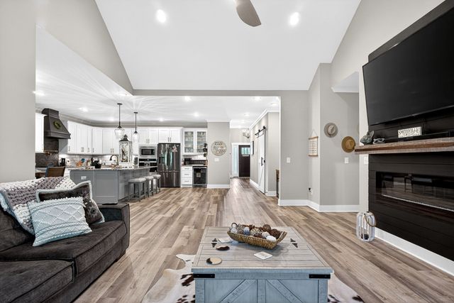 155 Lakewood Cir, Smithville, TN 37166