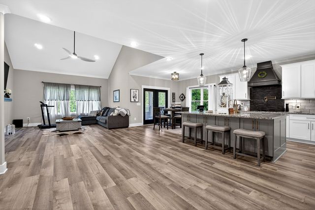 155 Lakewood Cir, Smithville, TN 37166