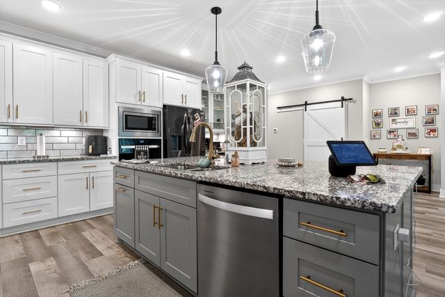 155 Lakewood Cir, Smithville, TN 37166