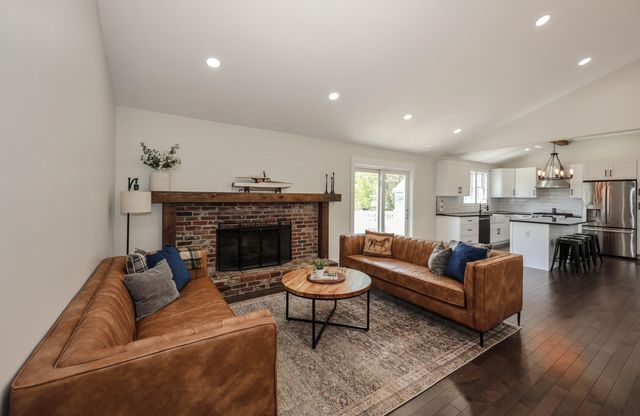 16 Silver Lake Road, Hollis, NH 03049