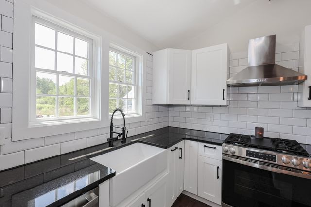16 Silver Lake Road, Hollis, NH 03049