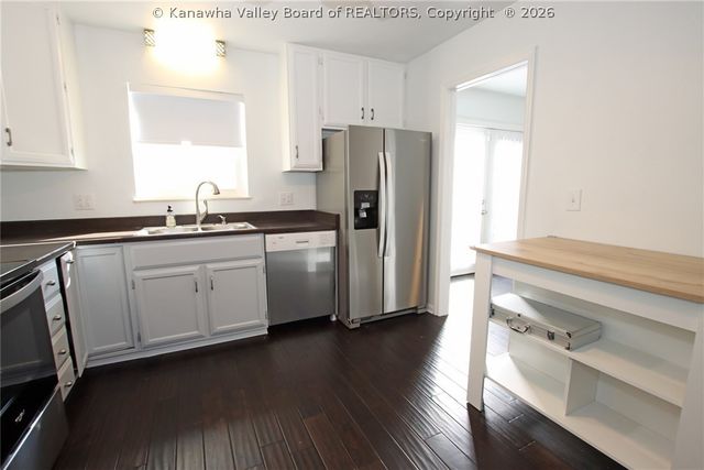 715 Woodland Drive, Nitro, WV 25143