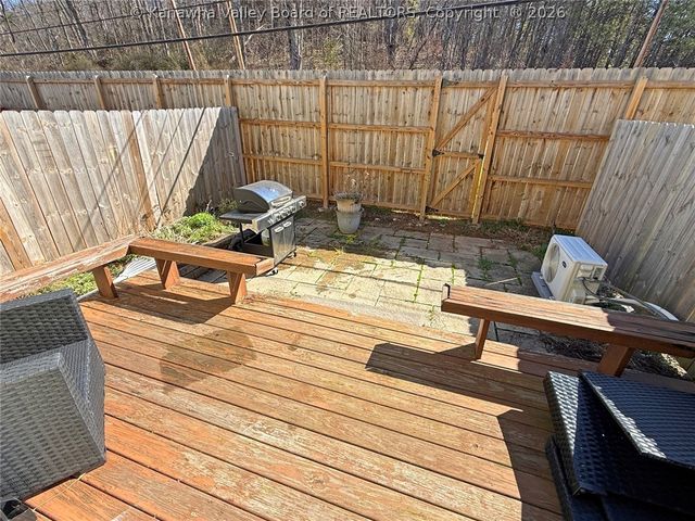 715 Woodland Drive, Nitro, WV 25143