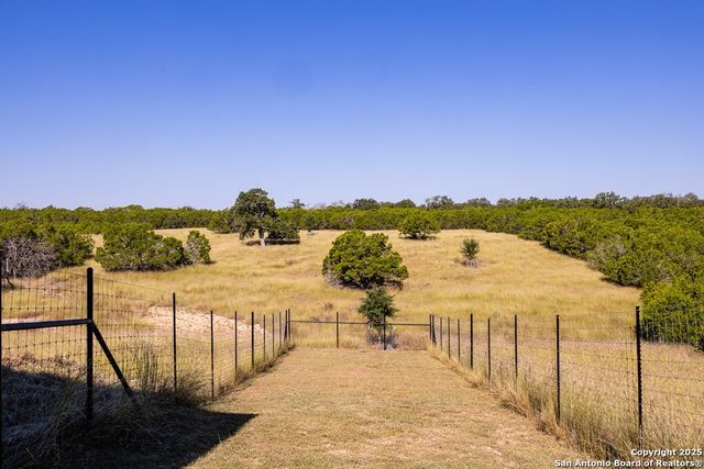 135 Lone Oak, Kerrville, TX 78028