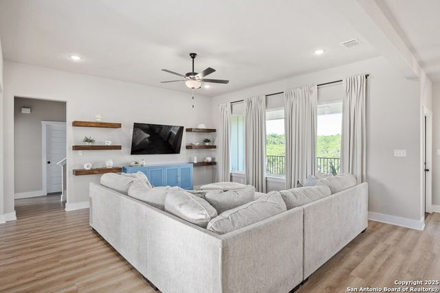 135 Lone Oak, Kerrville, TX 78028