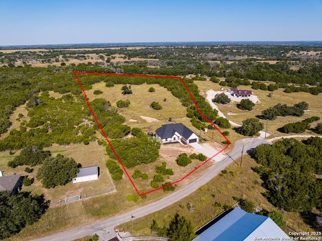 135 Lone Oak, Kerrville, TX 78028