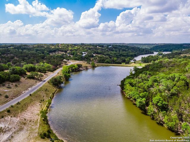 135 Lone Oak, Kerrville, TX 78028