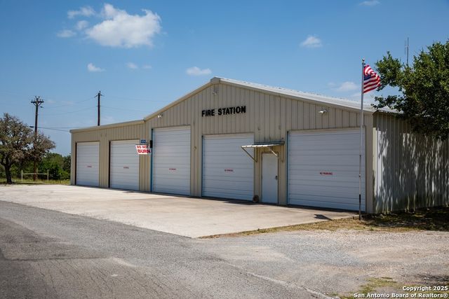 135 Lone Oak, Kerrville, TX 78028