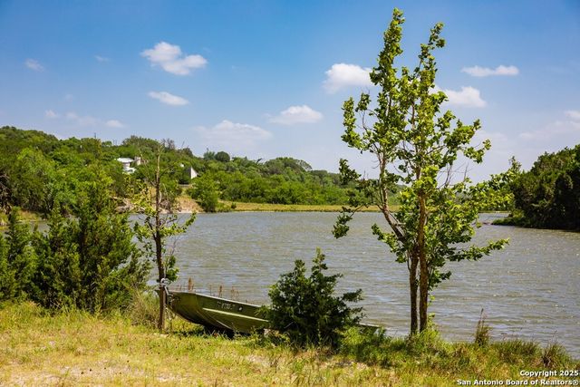 135 Lone Oak, Kerrville, TX 78028