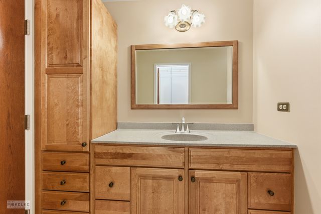 7502 Farmingdale Drive 206, Darien, IL 60561