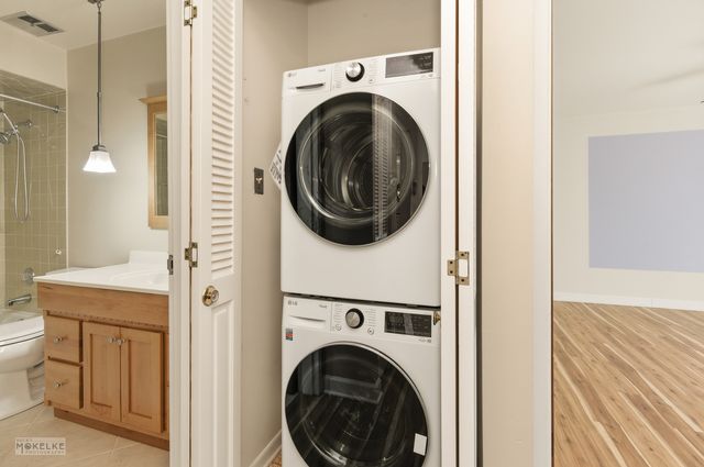 7502 Farmingdale Drive 206, Darien, IL 60561