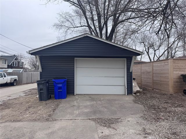 179 15th Avenue SW, Cedar Rapids, IA 52404