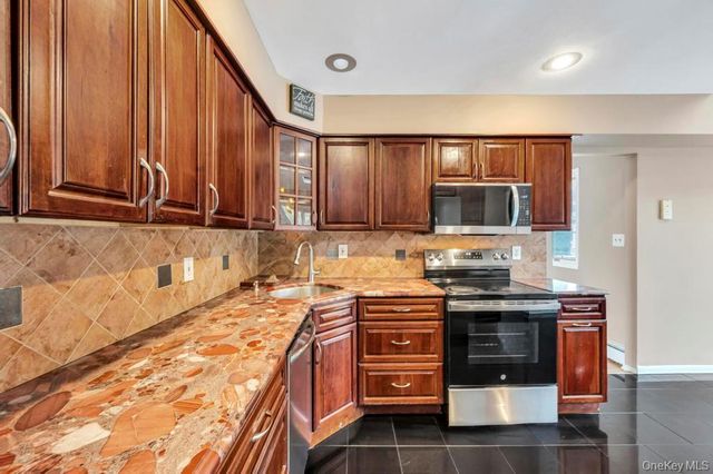 7 Carto Circle, Deer Park, NY 11729