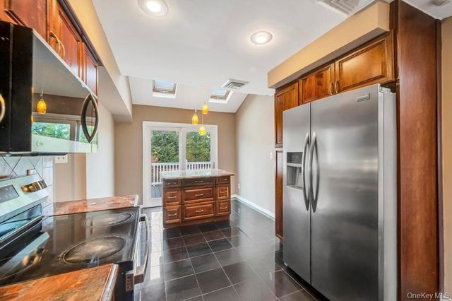 7 Carto Circle, Deer Park, NY 11729