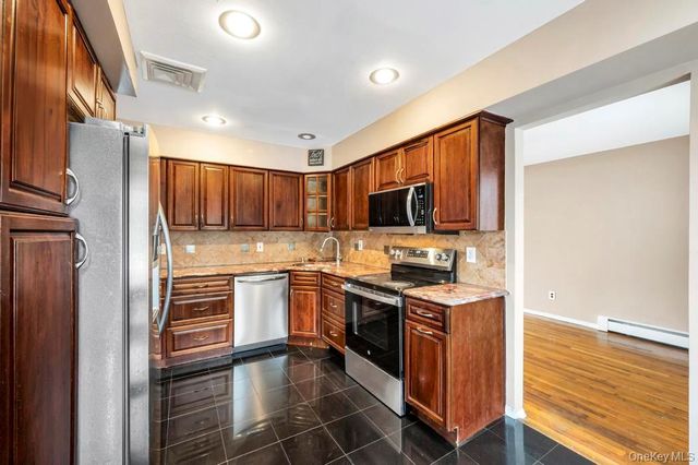 7 Carto Circle, Deer Park, NY 11729