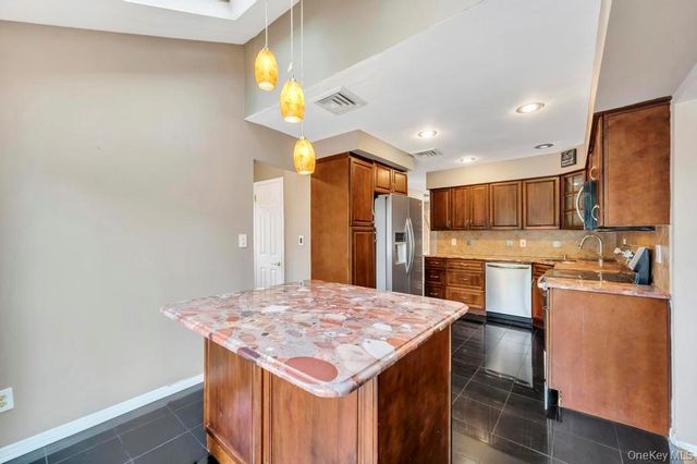 7 Carto Circle, Deer Park, NY 11729