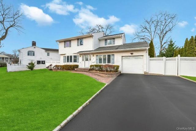 7 Carto Circle, Deer Park, NY 11729