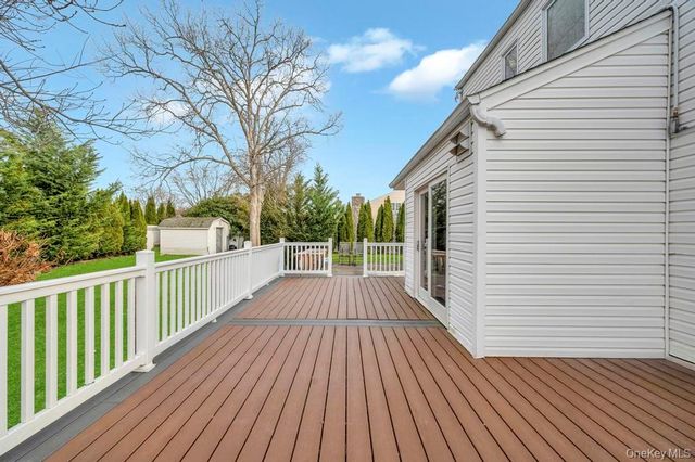 7 Carto Circle, Deer Park, NY 11729