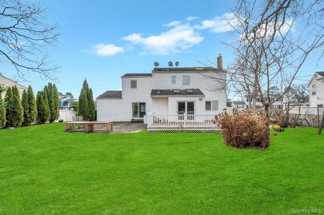 7 Carto Circle, Deer Park, NY 11729