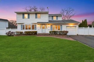 7 Carto Circle, Deer Park, NY 11729