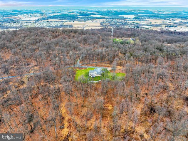 402 MOUNTAINSIDE RD, Temple, PA 19560