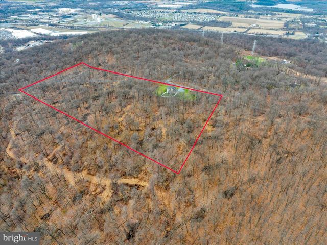 402 MOUNTAINSIDE RD, Temple, PA 19560