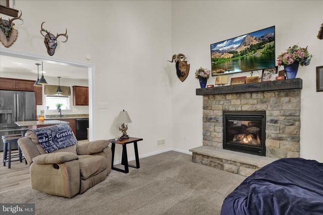 402 MOUNTAINSIDE RD, Temple, PA 19560