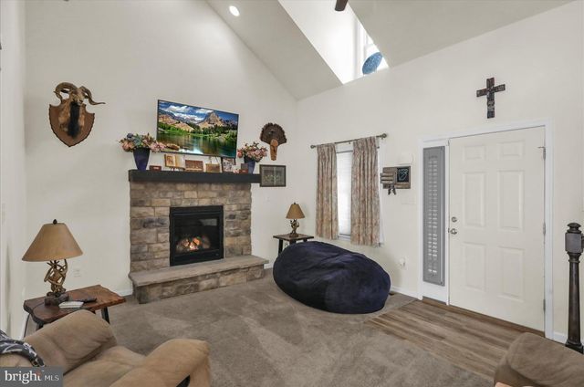 402 MOUNTAINSIDE RD, Temple, PA 19560