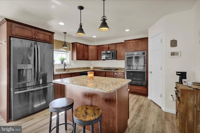 402 MOUNTAINSIDE RD, Temple, PA 19560