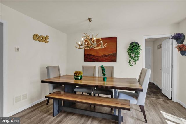 402 MOUNTAINSIDE RD, Temple, PA 19560