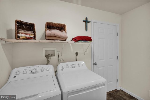 402 MOUNTAINSIDE RD, Temple, PA 19560