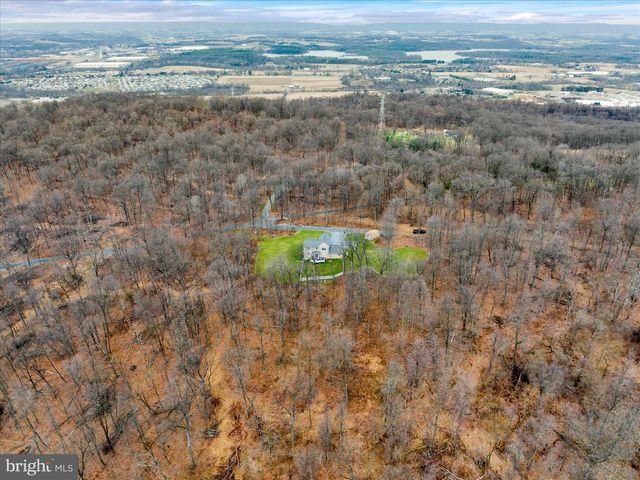 402 MOUNTAINSIDE RD, Temple, PA 19560