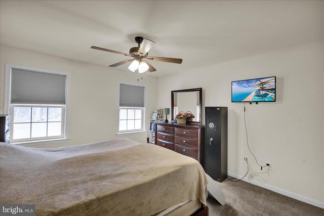 402 MOUNTAINSIDE RD, Temple, PA 19560