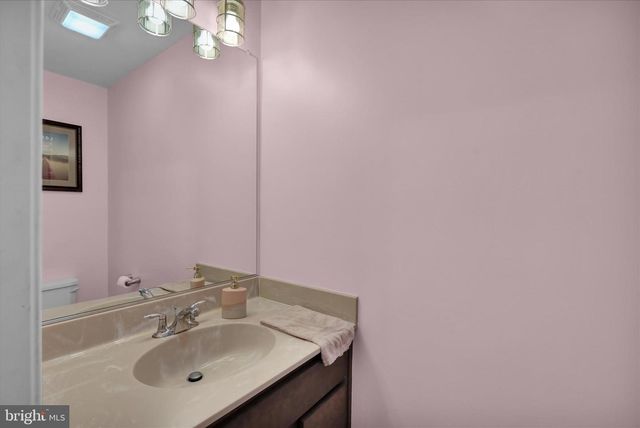 402 MOUNTAINSIDE RD, Temple, PA 19560