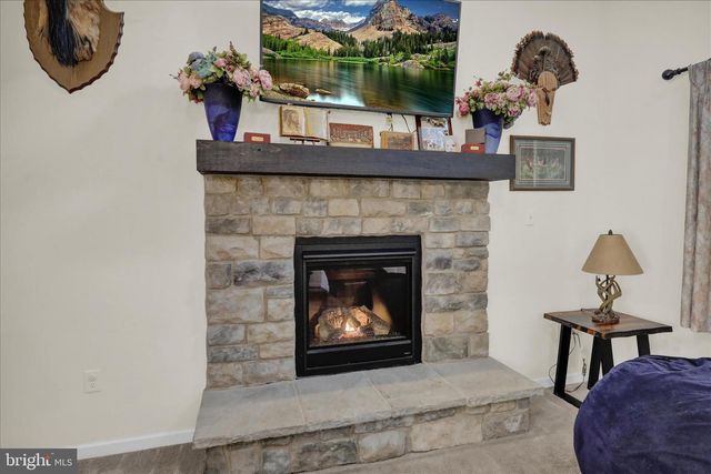 402 MOUNTAINSIDE RD, Temple, PA 19560