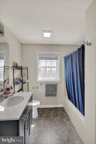 402 MOUNTAINSIDE RD, Temple, PA 19560