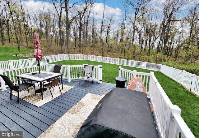 402 MOUNTAINSIDE RD, Temple, PA 19560