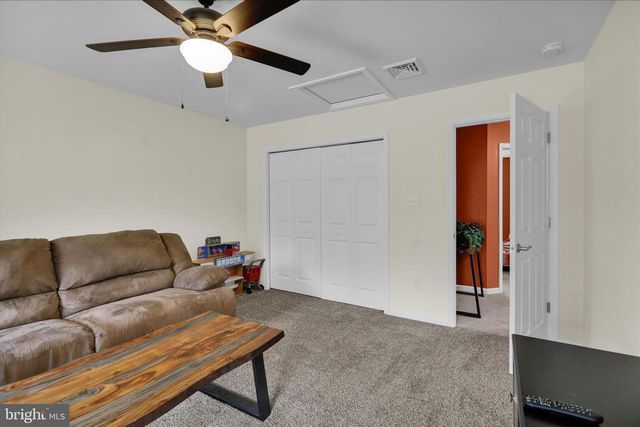 402 MOUNTAINSIDE RD, Temple, PA 19560