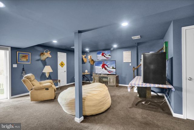 402 MOUNTAINSIDE RD, Temple, PA 19560