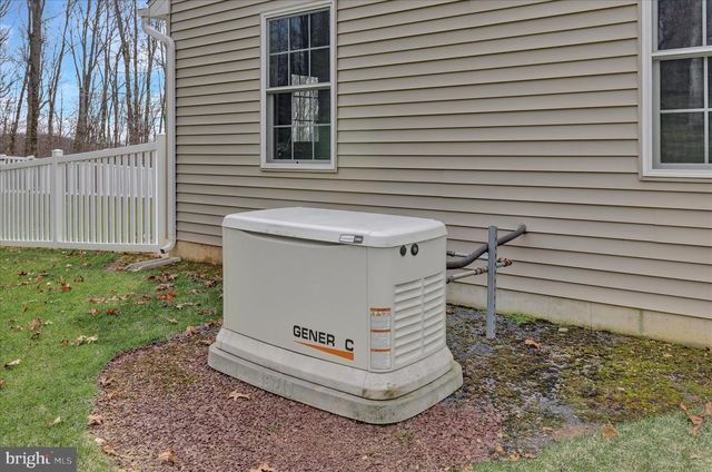 402 MOUNTAINSIDE RD, Temple, PA 19560