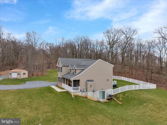 402 MOUNTAINSIDE RD, Temple, PA 19560
