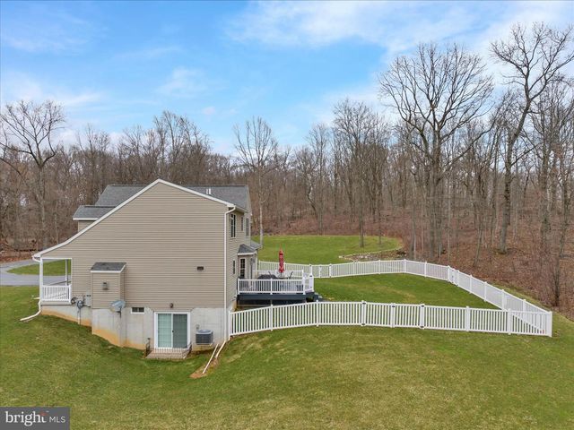 402 MOUNTAINSIDE RD, Temple, PA 19560
