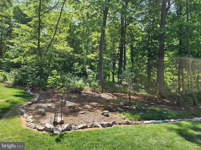 402 MOUNTAINSIDE RD, Temple, PA 19560