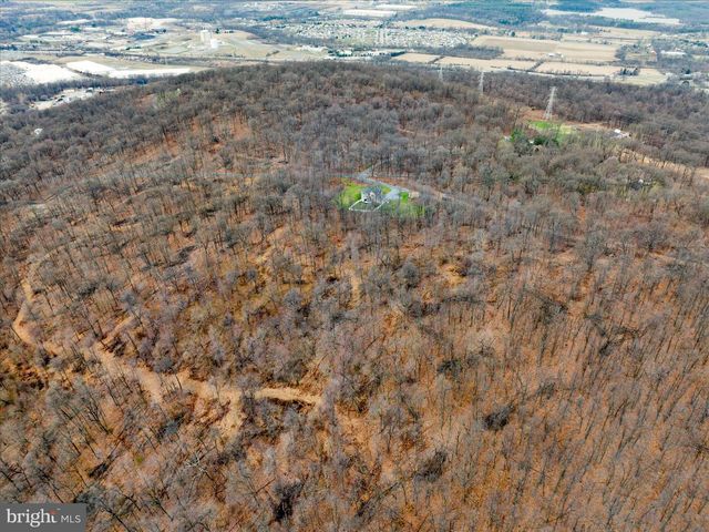 402 MOUNTAINSIDE RD, Temple, PA 19560