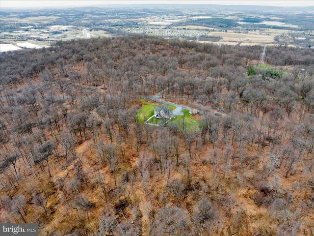 402 MOUNTAINSIDE RD, Temple, PA 19560