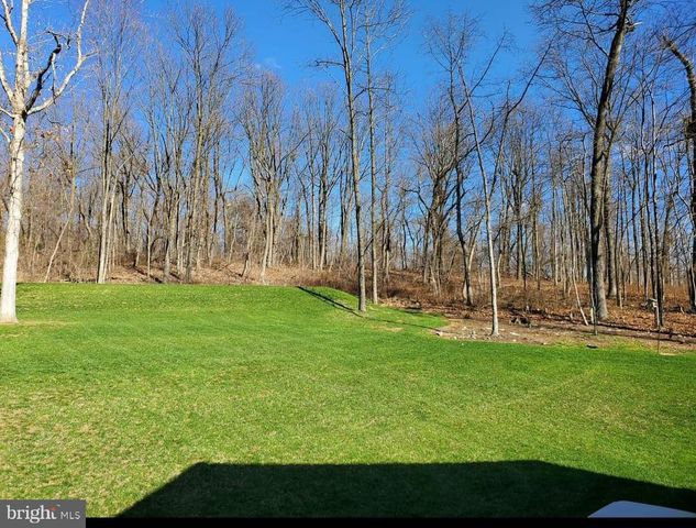 402 MOUNTAINSIDE RD, Temple, PA 19560