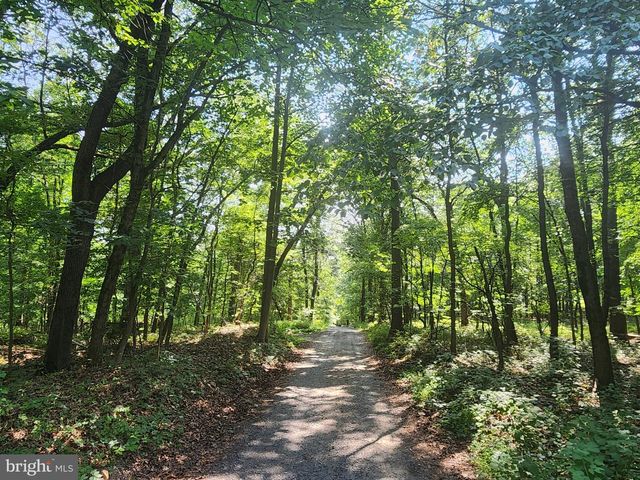 402 MOUNTAINSIDE RD, Temple, PA 19560