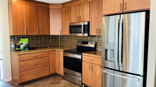 733 Whisper WALK, Chesapeake, VA 23322