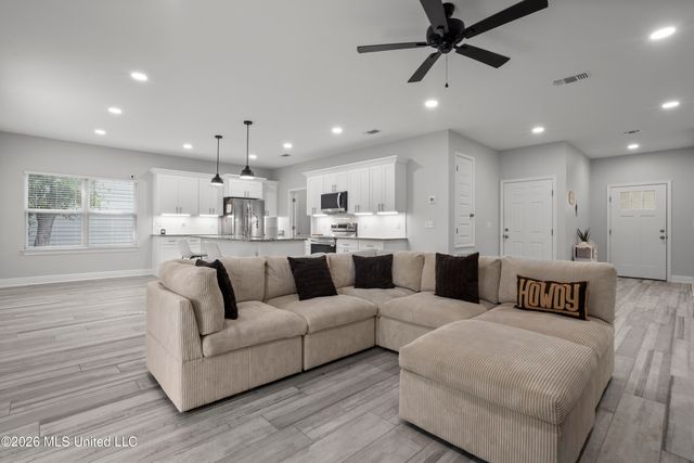 617 Peach Street, Ocean Springs, MS 39564