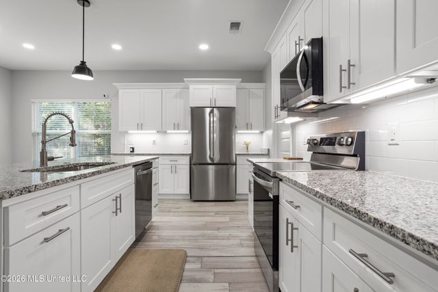 617 Peach Street, Ocean Springs, MS 39564